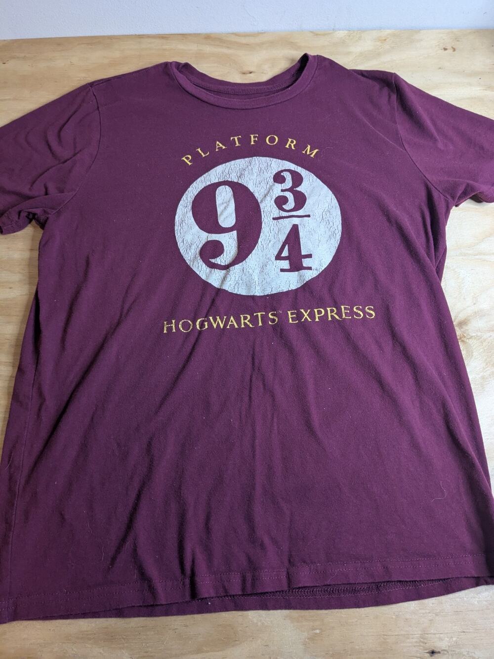 Harry Potter Platform 9 3/4 Mens Tee Shirt Sz XL Maroon Short Sleeve Shirt